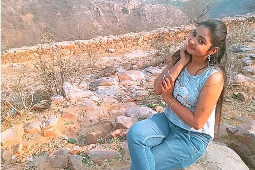 এর আগে প্রায় ২ মাস আগে (নভেম্বর ২০১৯) রেশমার সন্তান জন্ম নিয়েছে ৷ স্বামী-স্ত্রীর দূরত্ব মিটে গিয়েছিল সন্তানের জন্মের পরে ৷ এর আগে প্রায় ২ মাস আগে (নভেম্বর ২০১৯) রেশমার সন্তান জন্ম নিয়েছে ৷ স্বামী-স্ত্রীর দূরত্ব মিটে গিয়েছিল সন্তানের জন্মের পরে ৷