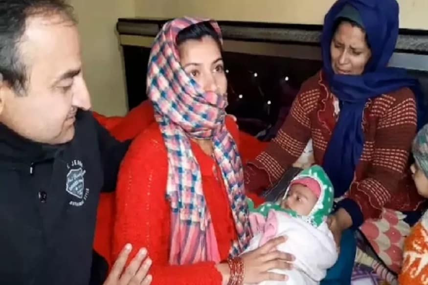 মঙ্গলবার সন্ধেবলায় বাড়িতে ফোন এসেছিল ৷ তাঁর বাবা হরসংশ সিং জানিয়েছেন বরফে চাপা পড়ে মৃত হয়েছেন ৷ তিনি জানিয়এছেন তাঁর ছেলেই একমাত্র বাঁচার অবলম্বন ছিল ৷ মঙ্গলবার সন্ধেবলায় বাড়িতে ফোন এসেছিল ৷ তাঁর বাবা হরসংশ সিং জানিয়েছেন বরফে চাপা পড়ে মৃত হয়েছেন ৷ তিনি জানিয়এছেন তাঁর ছেলেই একমাত্র বাঁচার অবলম্বন ছিল ৷