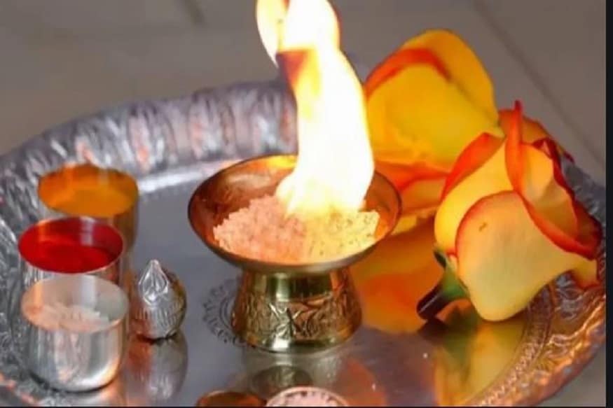 হিন্দু ধর্ম মতে কর্পূর ছাড়া কোনও পুজোই সম্পন্ন হয় না! বিশ্বাস, এক টুকরো কর্পূর সম্পূর্ণ বদলিয়ে দিতে পারে আপনার জীবন! অভাব-অনটন-অশান্তি দূর করে জীবনের চলার পথ মসৃণ হয়ে ওঠে! কীভাবে ? জেনে নিন-- হিন্দু ধর্ম মতে কর্পূর ছাড়া কোনও পুজোই সম্পন্ন হয় না! বিশ্বাস, এক টুকরো কর্পূর সম্পূর্ণ বদলিয়ে দিতে পারে আপনার জীবন! অভাব-অনটন-অশান্তি দূর করে জীবনের চলার পথ মসৃণ হয়ে ওঠে! কীভাবে ? জেনে নিন--