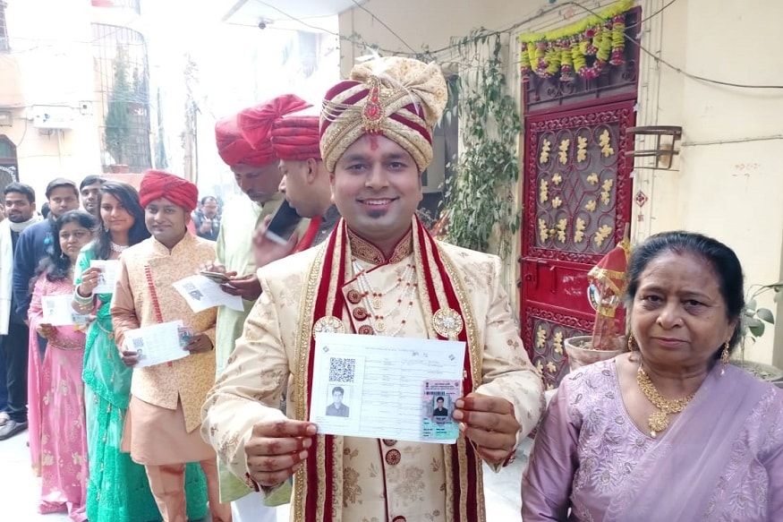 দিল্লিতে আগামী পাঁচ বছরের জন্য ফের অরবিন্দ কেজরিওয়ালই ফিরবেন ? নাকি লোকসভা ভোটের মতো দিল্লি বিধানসভা ভোটেও দেখা যাবে মোদি ম্যাজিক ? জানা যাবে আগামী ১১ তারিখ, মঙ্গলবার ৷ আজ, রাজধানীতে ৭০টি বিধানসভা আসনেই সকাল ৮টা থেকে শুরু হয়েছে ভোটদান পর্ব ৷ Photo: Nakul Sharma দিল্লিতে আগামী পাঁচ বছরের জন্য ফের অরবিন্দ কেজরিওয়ালই ফিরবেন ? নাকি লোকসভা ভোটের মতো দিল্লি বিধানসভা ভোটেও দেখা যাবে মোদি ম্যাজিক ? জানা যাবে আগামী ১১ তারিখ, মঙ্গলবার ৷ আজ, রাজধানীতে ৭০টি বিধানসভা আসনেই সকাল ৮টা থেকে শুরু হয়েছে ভোটদান পর্ব ৷ Photo: Nakul Sharma