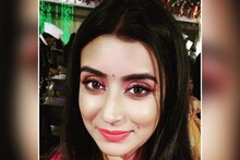মিষ্টি রঙের শাড়ি-ব্লাউজে দুর্দান্ত নকশা, বিয়েবাড়িতে ঝড়ের অন্য নাম সুমনা