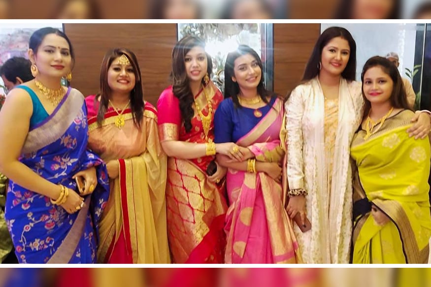 বন্ধু-বান্ধব ও প্রিয়জনের সঙ্গে কাটানো দুার্দান্ত মুহূর্তে শেয়ার করেচেন সোশ্যাল মিডিয়ায় ৷ ছবি সৌজন্যে সুমনা চক্রবর্তীর ফেসবুক অ্যাকাউন্ট ৷ বন্ধু-বান্ধব ও প্রিয়জনের সঙ্গে কাটানো দুার্দান্ত মুহূর্তে শেয়ার করেচেন সোশ্যাল মিডিয়ায় ৷ ছবি সৌজন্যে সুমনা চক্রবর্তীর ফেসবুক অ্যাকাউন্ট ৷