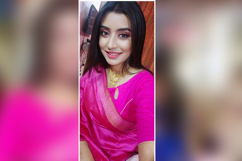 মেকআপ রুমে গান, নাচের ভিডিওতে এর আগেও তিনি চর্চায় এসেছেন ৷ 