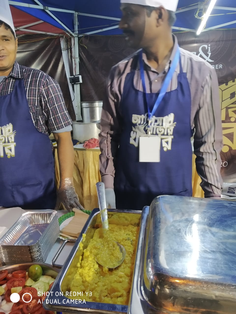 *উদ্যোক্তাদের পক্ষে অরিন্দম শীল বললেন, অফিস পাড়া বললে এখনও সবার মনে ভেসে ওঠে সেই ডালহৌসি। তাই আমাদের এই অভিনব উদ্যোগ।এই ডালহৌসির সঙ্গে জড়িয়ে পুরোন কলকাতার কত ইতিহাস। কত ঐতিহ্য। অনুষ্ঠানে আসা সংগীতশিল্পী রূপঙ্কর বাগচীও বলেন, আমার এই অফিসপাড়ার খাবারের ওপর একটা অনেকদিনের টান রয়েছে। এখানকার খাবার যেমন সুস্বাদু। তেমনি মনপসন্দও। অফিস পাড়ায় খাবার নিয়ে যে উদ্যোগ নেওয়া হয়েছে তা নিঃসন্দেহে প্রশংসনীয়। *উদ্যোক্তাদের পক্ষে অরিন্দম শীল বললেন, অফিস পাড়া বললে এখনও সবার মনে ভেসে ওঠে সেই ডালহৌসি। তাই আমাদের এই অভিনব উদ্যোগ।এই ডালহৌসির সঙ্গে জড়িয়ে পুরোন কলকাতার কত ইতিহাস। কত ঐতিহ্য। অনুষ্ঠানে আসা সংগীতশিল্পী রূপঙ্কর বাগচীও বলেন, আমার এই অফিসপাড়ার খাবারের ওপর একটা অনেকদিনের টান রয়েছে। এখানকার খাবার যেমন সুস্বাদু। তেমনি মনপসন্দও। অফিস পাড়ায় খাবার নিয়ে যে উদ্যোগ নেওয়া হয়েছে তা নিঃসন্দেহে প্রশংসনীয়।