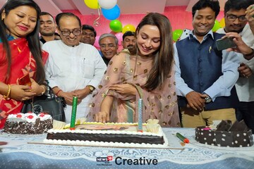 রুপোর থালায় মায়ের হাতের পায়েস, ডিনারে পাঠার মাংস ! জন্মদিনে মিমি আর যা করলেন রুপোর থালায় মায়ের হাতের পায়েস, ডিনারে পাঠার মাংস ! জন্মদিনে মিমি আর যা করলেন