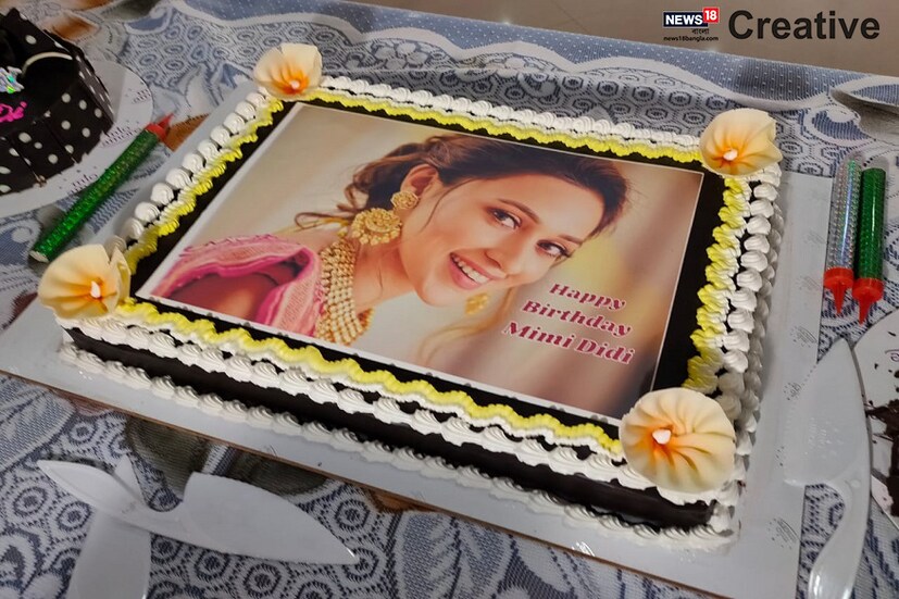 মিমি জানালেন, ‘একেবারে রুপোর থালায় সাজিয়ে মা আমাকে জন্মদিনের স্পেশাল খাবার পরিবেশন করেছেন ৷ রুপোর বাটিতে, রুপোর চামচে মায়ের হাতের পায়েস ! এর স্বাদটাই আলাদা !’ 