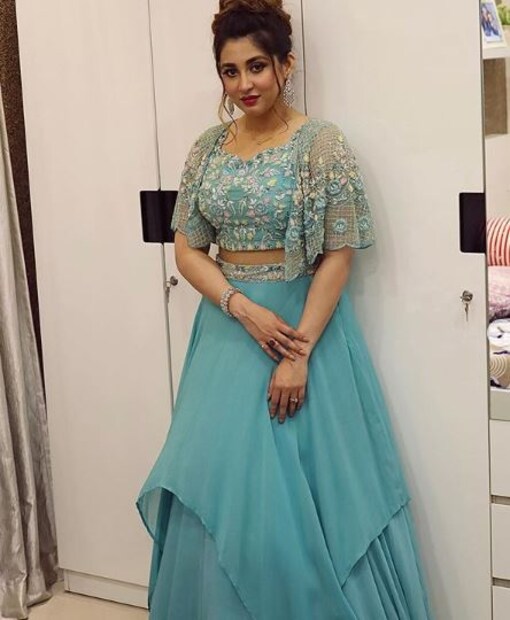 আকাশী রঙের পোশাকে মন জয় করলেন ঐন্দ্রিলা ৷ 