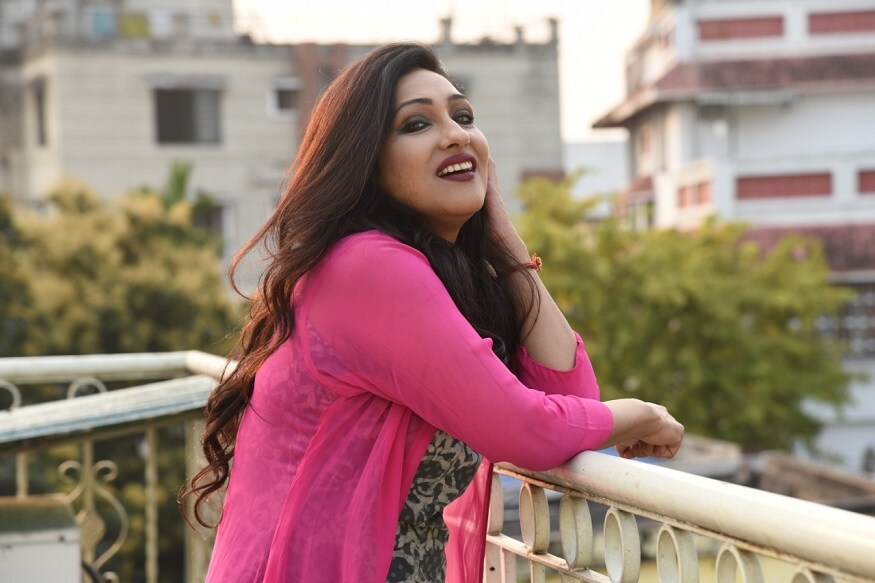 পিউপা ছবির কথা শোনার পর থেকেই পরিচালক ইন্দ্রাশিস আচার্যর সঙ্গে কাজ করার ইচ্ছা প্রকাশ করেছিলেন ঋতুপর্ণা। ছবির স্ক্রিপ্ট শোনার পর আর নিজের চরিত্র নন্দিনীর সম্পর্কে জানার পর আর না করেননি ঋতুপর্ণা। পিউপা ছবির কথা শোনার পর থেকেই পরিচালক ইন্দ্রাশিস আচার্যর সঙ্গে কাজ করার ইচ্ছা প্রকাশ করেছিলেন ঋতুপর্ণা। ছবির স্ক্রিপ্ট শোনার পর আর নিজের চরিত্র নন্দিনীর সম্পর্কে জানার পর আর না করেননি ঋতুপর্ণা।