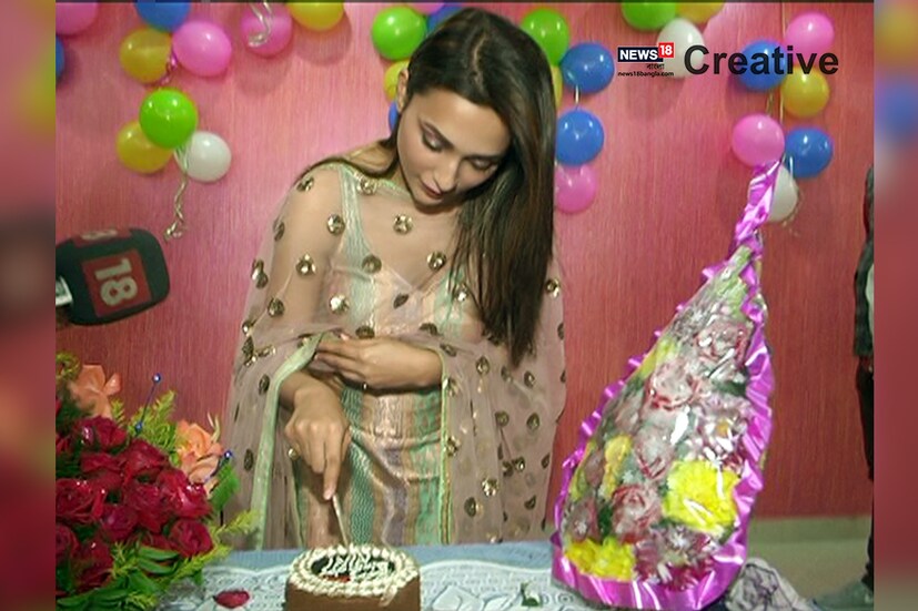 জন্মদিনের দিনই প্রকাশ্যে এল মিমির নতুন গানের ভিডিও ‘পরী হু ম্যায় ৷’ মিমি জানালেন, ‘আমার কোনও ভ্যালেন্টাইন নেই ৷ এই গান তাই নিজেকেই নিজের ভ্যালেন্টাইনসের উপহার !’