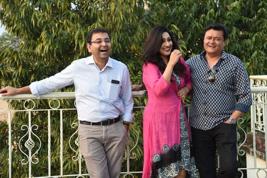 পরিচালকের কথায় পার্সেল জীবনের এক একটা অধ্যায় সামনে আশার গল্প। শাশ্বত চট্টোপাধ্যায় এর কাছে পার্সেল মানে নস্টালজিয়া। ঋতুপর্ণা সেনগুপ্তর কাছে পার্সেল মানে আবার ভালোলাগা।ইন্দ্রাশিসের ছবি মানেই রূপকের ব্যবহার। পরিচালকের কথায় পার্সেল জীবনের এক একটা অধ্যায় সামনে আশার গল্প। শাশ্বত চট্টোপাধ্যায় এর কাছে পার্সেল মানে নস্টালজিয়া। ঋতুপর্ণা সেনগুপ্তর কাছে পার্সেল মানে আবার ভালোলাগা।ইন্দ্রাশিসের ছবি মানেই রূপকের ব্যবহার।