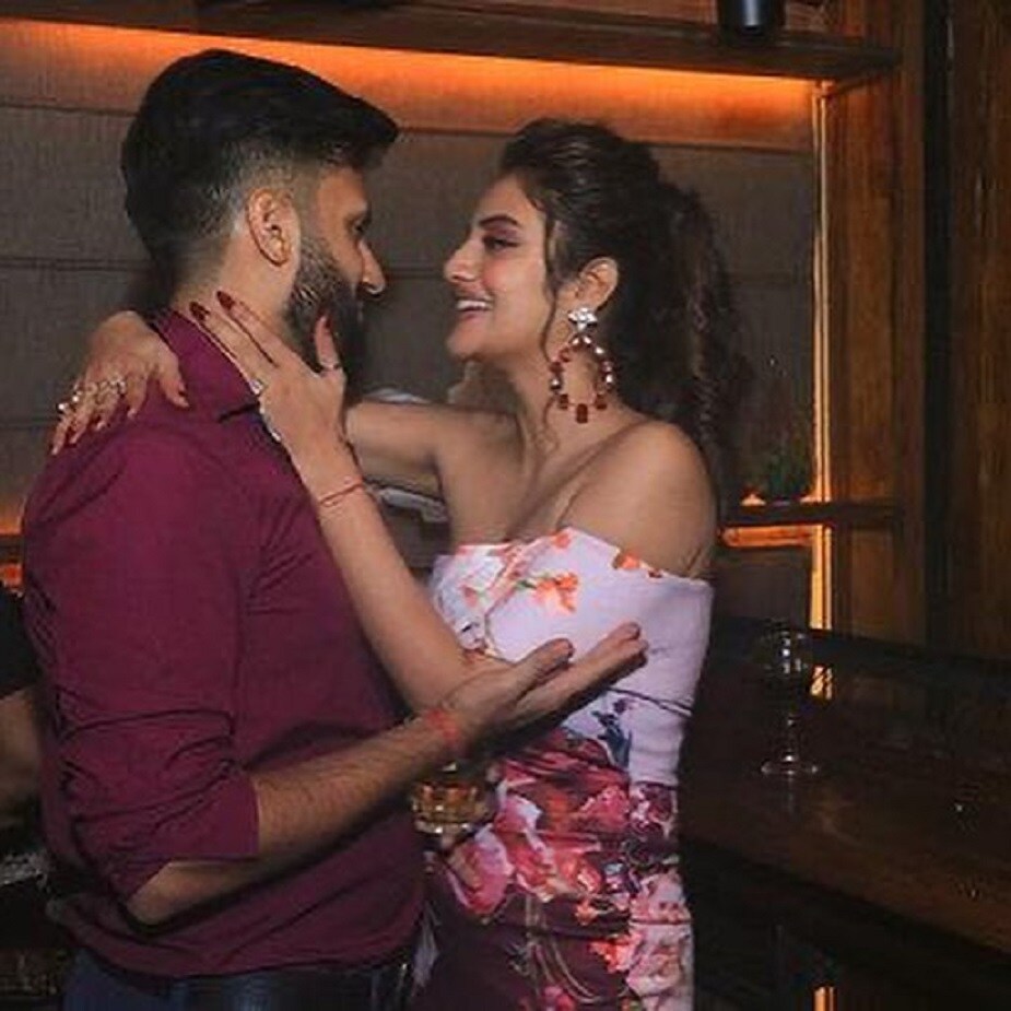 ভি-ডেতেও ভুললেন না স্বামীকে উইশ করতে। নুসরত সব সময় ইনস্টাতে নিজের জীবনের সব কিছুই পোস্ট করেন তিনি। photo source Instagram ভি-ডেতেও ভুললেন না স্বামীকে উইশ করতে। নুসরত সব সময় ইনস্টাতে নিজের জীবনের সব কিছুই পোস্ট করেন তিনি। photo source Instagram