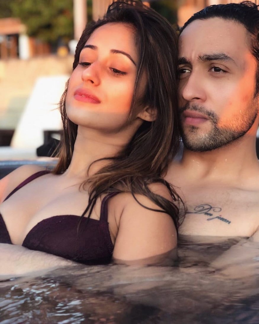এই মুহূর্তে তার আরও একটি পরিচয় রয়েছে৷ তিনি অধ্যয়ন সুমনের বান্ধবী৷ শেখর সুমনের ছেলে, অভিনেতা অধ্যয়নে একসময় কঙ্গনার সঙ্গে প্রেম করতেন৷ Photo Courtesy: Instagram এই মুহূর্তে তার আরও একটি পরিচয় রয়েছে৷ তিনি অধ্যয়ন সুমনের বান্ধবী৷ শেখর সুমনের ছেলে, অভিনেতা অধ্যয়নে একসময় কঙ্গনার সঙ্গে প্রেম করতেন৷ Photo Courtesy: Instagram
