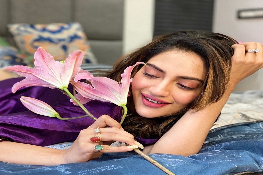 নুসরত জাঁহান। টলিউডের জনপ্রিয় অভিনেত্রীদের মধ্যে নুসরত একজন। নুসরতের সাংসদ হওয়া থেকে শুরু করে বিয়ে সব কিছু নিয়েই তাঁর ফ্যানেদের আগ্রহ চরমে।photo source Instagram নুসরত জাঁহান। টলিউডের জনপ্রিয় অভিনেত্রীদের মধ্যে নুসরত একজন। নুসরতের সাংসদ হওয়া থেকে শুরু করে বিয়ে সব কিছু নিয়েই তাঁর ফ্যানেদের আগ্রহ চরমে।photo source Instagram