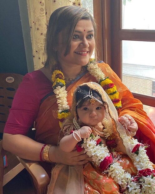 কিন্তু কিয়ার জন্মের পর সেই খবর সোশ্যাল মিডিয়ায় শেয়ার করলেও এতদিন তার ছবি প্রকাশ্যে আসতে দেননি কনীনিকা ৷ photo source Instagram 