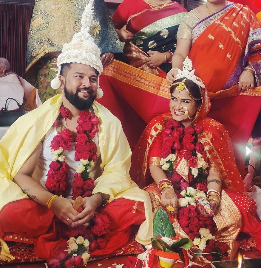 লাল টুকটুকে বেনারসি পরে কনে সাজলেন বাংলা সিরিয়ালের এই অভিনেত্রী৷ ভানুমতি খেল থেকে নেতাজি, সব ধারাবাহিকে তিনি নজর কেড়েছেন৷ Photo Courtesy: Instagram লাল টুকটুকে বেনারসি পরে কনে সাজলেন বাংলা সিরিয়ালের এই অভিনেত্রী৷ ভানুমতি খেল থেকে নেতাজি, সব ধারাবাহিকে তিনি নজর কেড়েছেন৷ Photo Courtesy: Instagram