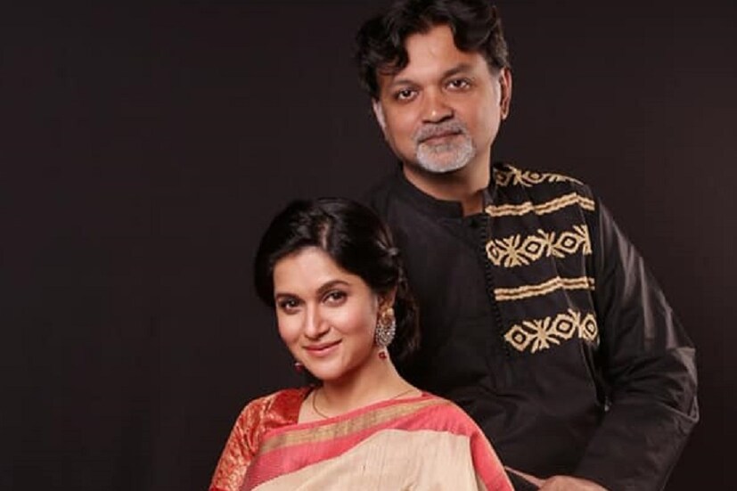 তাদের জীবনে বসন্ত এসে গিয়েছে৷ বিয়ের পর কেটেছে কিছু মাসও৷ সুখে দাম্পত্য করছেন দু’জনে৷ এবার ভ্যালেন্টাইন ডে-তে সৃজিত-মিথিলাই ছিলেন সবথেকে বেশি চর্চিত বাঙালি দম্পতি৷ 