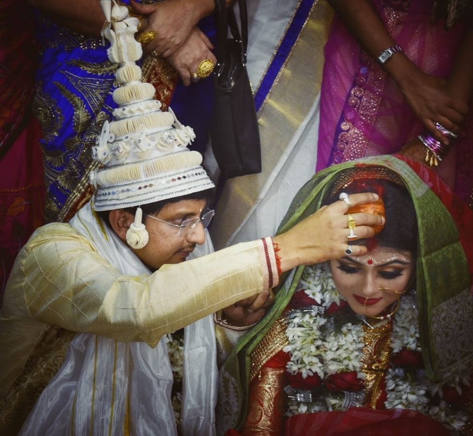 • প্রথমে বন্ধুত্ব ৷ তারপর ধীর ধীরে সেখান থেকেই প্রেমের শুরু ৷ ২ বছর চুটিয়ে প্রেম করার পর বিয়ের সিদ্দান্ত নেন দু’জনে ৷ ছবি: ফেসবুকের সৌজন্যে ৷ • প্রথমে বন্ধুত্ব ৷ তারপর ধীর ধীরে সেখান থেকেই প্রেমের শুরু ৷ ২ বছর চুটিয়ে প্রেম করার পর বিয়ের সিদ্দান্ত নেন দু’জনে ৷ ছবি: ফেসবুকের সৌজন্যে ৷