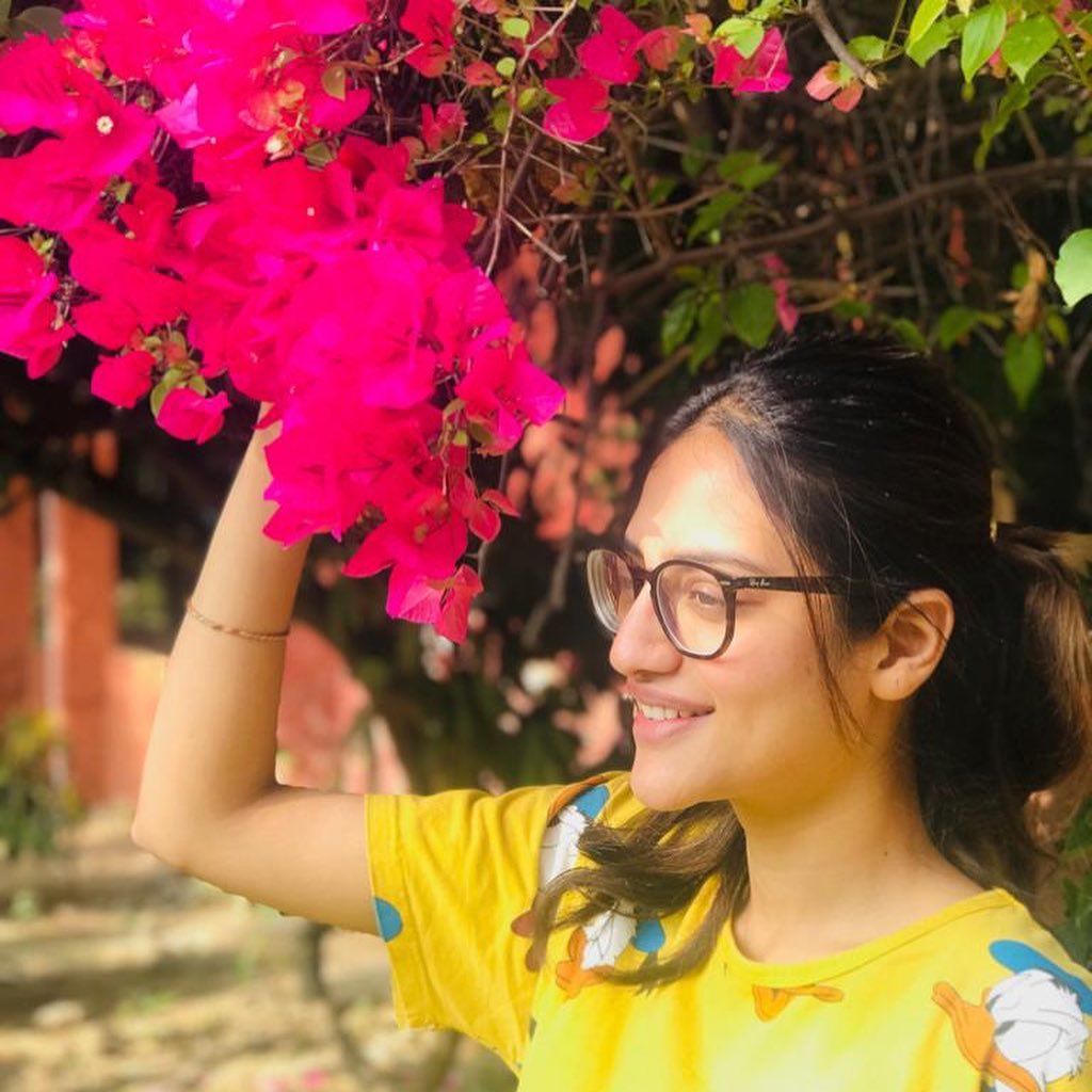 * বুধবার সকালে শুটিং শুরুর আগে ঘরের পোশাকে বাগানে দাঁড়িয়ে বেশ কয়েকটি ছবি তুলে, সেগুলো সোশ্যাল মিডিয়ায় পোস্ট করেছেন। ছবি: ইনস্টাগ্রাম। * বুধবার সকালে শুটিং শুরুর আগে ঘরের পোশাকে বাগানে দাঁড়িয়ে বেশ কয়েকটি ছবি তুলে, সেগুলো সোশ্যাল মিডিয়ায় পোস্ট করেছেন। ছবি: ইনস্টাগ্রাম।