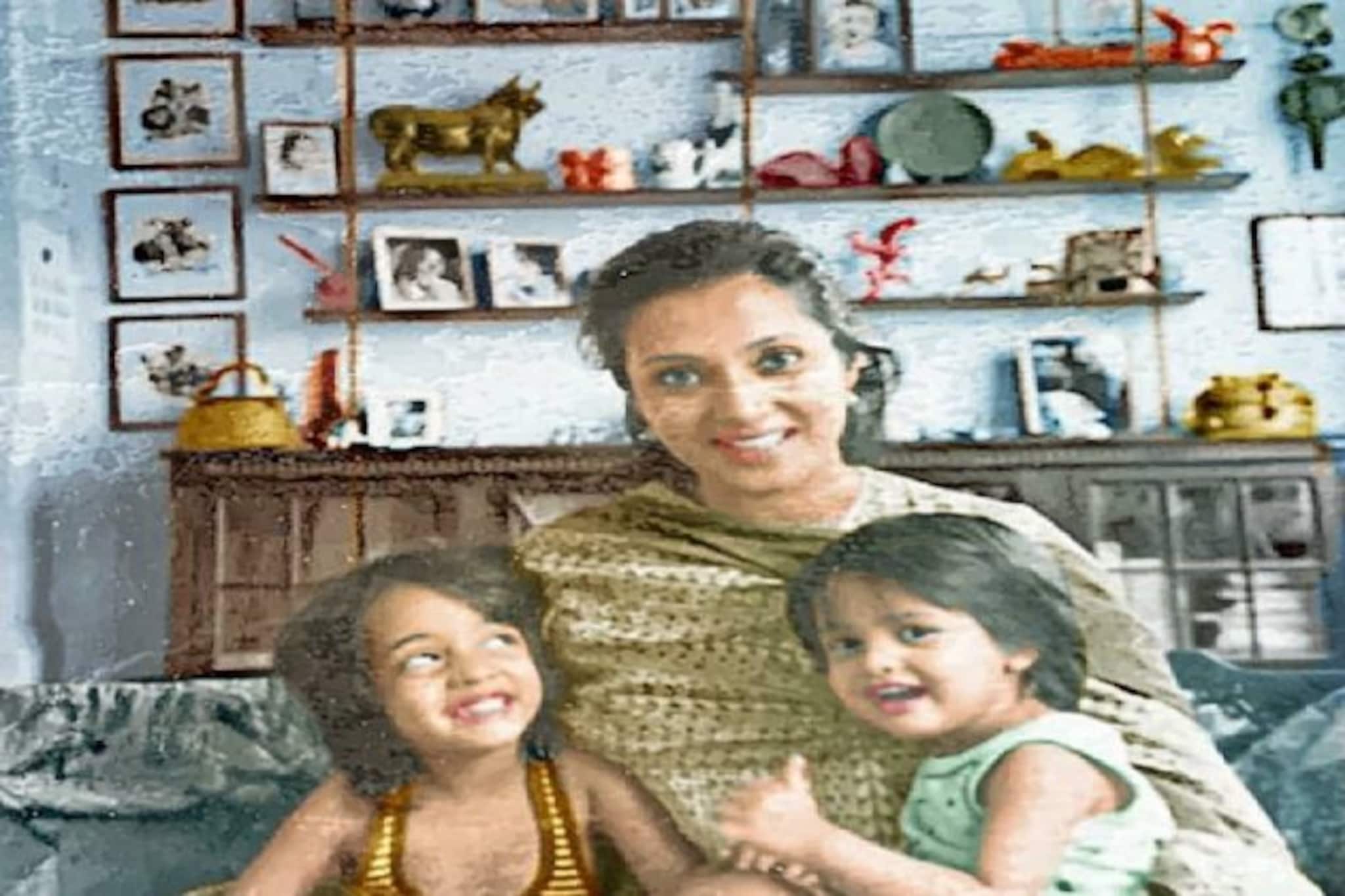 মুনমুন সেনের কোলে ছোট্ট রাইমা ও রিয়া ! ভাইরাল ছবি