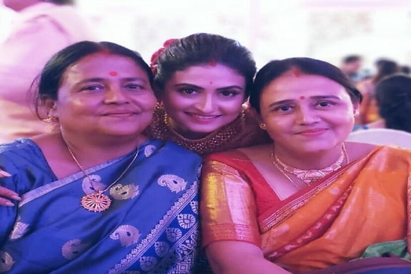 প্রিয়জনের পরশ প্রিয়মকে ৷ ছবি সৌজন্যে প্রিয়ম চক্রবর্তীর ফেসবুক ৷