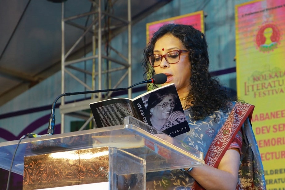 নবনীতা দেবসেন মেমোরিয়াল লেকচারেও উঠে আসে জানা-অজানা নানা গল্পকথা । বক্তব্য রাখেন নন্দনা দেবসেন। নবনীতা দেবসেন মেমোরিয়াল লেকচারেও উঠে আসে জানা-অজানা নানা গল্পকথা । বক্তব্য রাখেন নন্দনা দেবসেন।