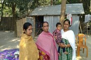 নিজের শেষ সম্বল বেচে মুসলিম মেয়ের জন্য জমি কিনলেন হিন্দু পুরহিত