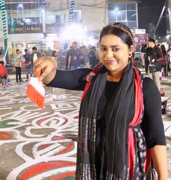 *সাধারণ মানুষের সঙ্গে সামিল হলেন অভিনেত্রী জ্যোতিকা জ্যোতিও। 