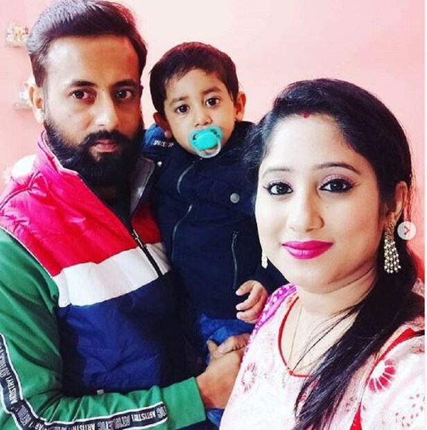 স্ত্রী ও ছেলের সঙ্গে সৌরভ। photo source Instagram 
