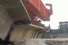 ২ জনের অবস্থা অত্যন্ত সংকটজনক, ফরাক্কায় ব্রিজ তৈরি আপাতত বন্ধ হয়ে গেল