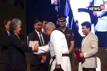 তাইকোন্ডর পোশাকে রাজ্যপাল এক ঘুষিতে ভাঙলেন কাঠ, দেখুন তাইকোন্ডর পোশাকে রাজ্যপাল এক ঘুষিতে ভাঙলেন কাঠ, দেখুন