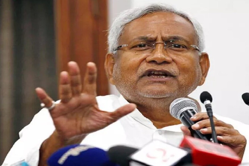 সুশান্ত মৃত্যু মামলায় এ দিন আসরে নামেন বিহারের মুখ্যমন্ত্রীনীতীশ কুমারও। তাঁর বার্তা, সুশান্তের পরিবার চাইলে তদন্তভার সিবিআইয়ের হাতে তুলে দিতে রাজি বিহার সরকার। সুশান্ত মৃত্যু মামলায় এ দিন আসরে নামেন বিহারের মুখ্যমন্ত্রীনীতীশ কুমারও। তাঁর বার্তা, সুশান্তের পরিবার চাইলে তদন্তভার সিবিআইয়ের হাতে তুলে দিতে রাজি বিহার সরকার।