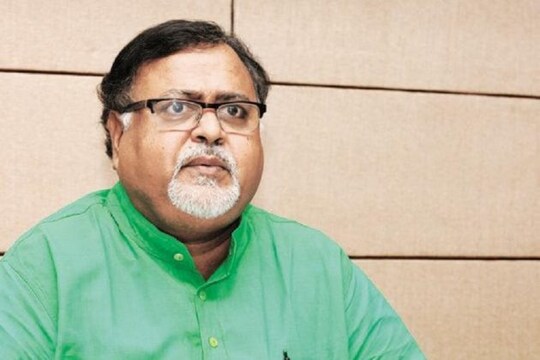 কলেজে শিক্ষক নিয়োগ নিয়ে বড় ঘোষণা শিক্ষামন্ত্রী পার্থ চট্টোপাধ্যায়ের ৷ শীঘ্রই কলেজে অতিথি শিক্ষক নিয়োগ প্রক্রিয়া শুরু হবে ৷