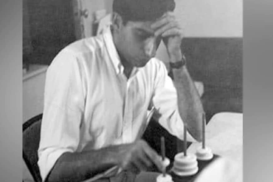 Facebook Page Humans of Bombay-তে তিনটি সিরিজে বিভিন্ন বিষয়ে কথা বলেছেন টাটা গ্রুপের প্রাক্তন চেয়ারম্যান রতন টাটা ৷ তিনি জানান, আর্কিটেকচরে গ্র্যাজুয়েশন করার জন্য রেগে গিয়েছিলেন তার বাবা ৷ এর জন্য লস এঞ্জেলসে চাকরি করতে শুরু করেন রতন টাটা ৷ Facebook Page Humans of Bombay-তে তিনটি সিরিজে বিভিন্ন বিষয়ে কথা বলেছেন টাটা গ্রুপের প্রাক্তন চেয়ারম্যান রতন টাটা ৷ তিনি জানান, আর্কিটেকচরে গ্র্যাজুয়েশন করার জন্য রেগে গিয়েছিলেন তার বাবা ৷ এর জন্য লস এঞ্জেলসে চাকরি করতে শুরু করেন রতন টাটা ৷