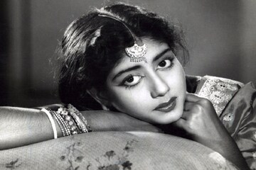 মৌচাক অথবা ধন্যি মেয়ে বাঙালির চেতনা জুড়ে শুধুই সাবিত্রী চট্টোপাধ্যায়
