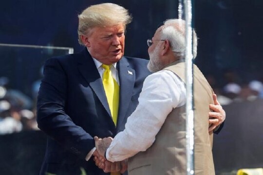 মোতেরা স্টেডিয়ামে মার্কিন প্রেসিডেন্ট ও প্রধানমন্ত্রী নরেন্দ্র মোদি