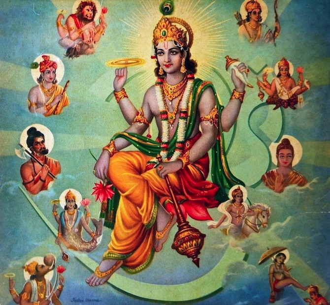 তারপর ধুপ ও দীপ দিয়ে অর্চনা করতে হবে ৷ ঠাকুরের আরতি করার পর ফলাহার করবেন ৷ সারারাত ভজন-পূজনের মধ্যে দিয়ে রাত জেগে জাগরণ পালন করতে হবে ৷ পরের দিন সকালে ব্রাহ্মণদের খাওয়ান ৷ এরপর আপনি খাবার গ্রহণ করুন ৷ 