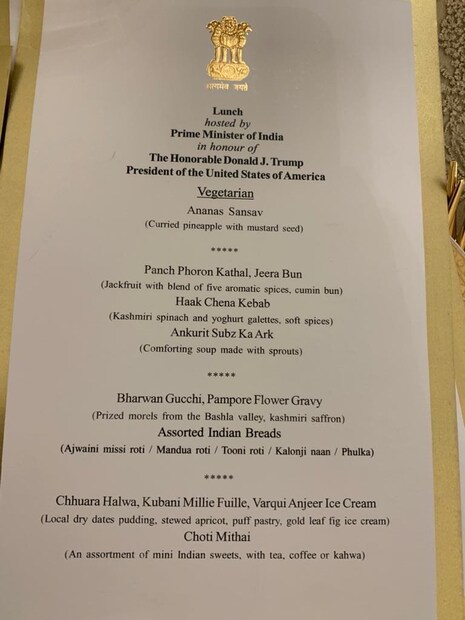 নিরামিষ খাবারের তালিকাও বিশাল ৷ পাচফোঁড়ন কাঠাল , জিরা বান, হাক চানা কাবাব, অঙ্কুরিত সবজি কা আর্ক ৷