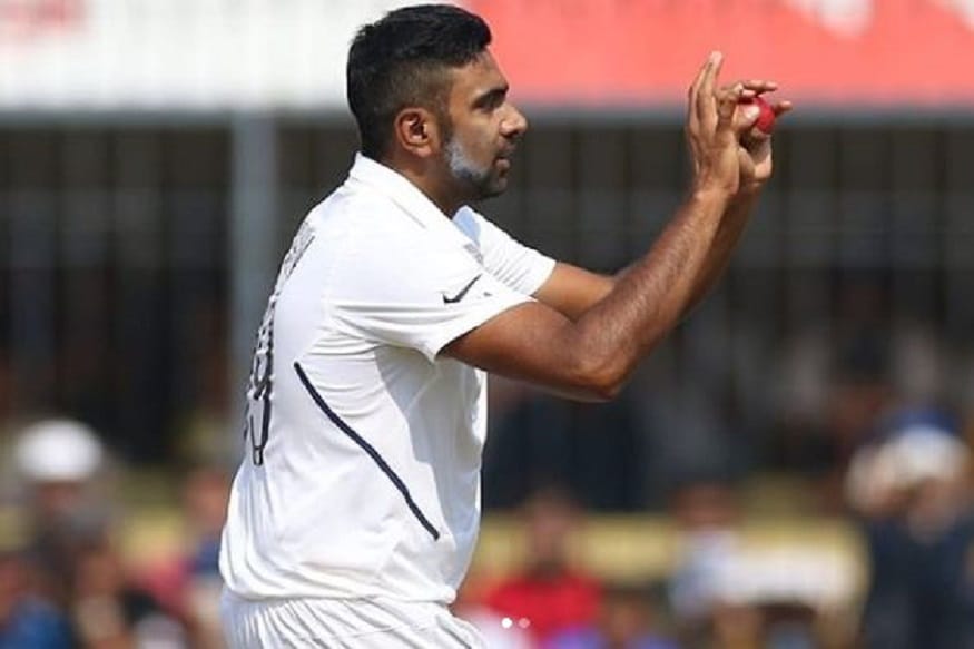 রবিচন্দ্রন অশ্বিন এই মুহূর্তে ভারতীয় দলের সঙ্গে নিউজিল্যান্ডে রয়েছেন ৷ বল হাতে যেমন বিপক্ষকে ঘোলা খাওয়ান ঠিক তেমনিই তেনি সুরসিকও ৷ Photo Courtesy- Instagram রবিচন্দ্রন অশ্বিন এই মুহূর্তে ভারতীয় দলের সঙ্গে নিউজিল্যান্ডে রয়েছেন ৷ বল হাতে যেমন বিপক্ষকে ঘোলা খাওয়ান ঠিক তেমনিই তেনি সুরসিকও ৷ Photo Courtesy- Instagram