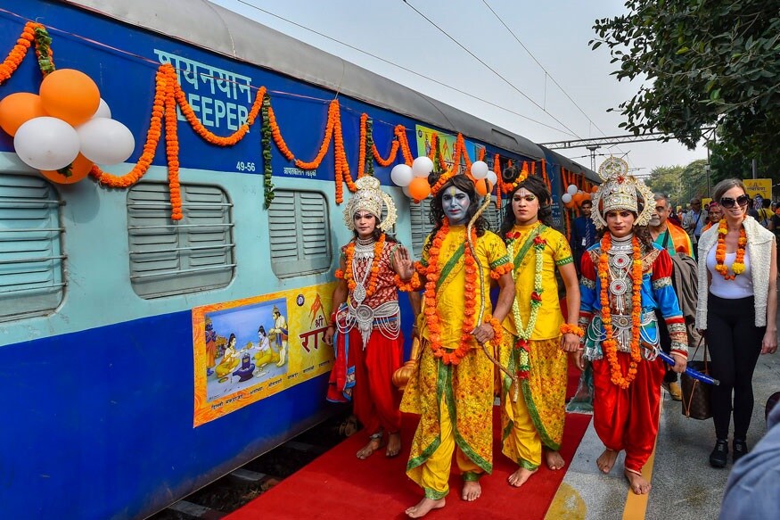 পাঁচটি নন-এসি স্লিপার ক্লাস এবং পাঁচ এসি-৩ টিয়ার কোচের সঙ্গে শ্রী রামায়ণ এক্সপ্রেসে রয়েছে ১০ টি কোচ ৷ আগে এলে আগে টিকিট এই ভিত্তিতে এই বিশেষ ট্যুরের জন্য টিকিট বুকিংয়ের ব্যবস্থা রেখেছে ৷ স্লিপার ক্লাসের জন্য ব্যক্তি প্রতি ভাড়া লাগবে ১৬,০৬৫ টাকা ৷ এসি কোচের প্যাকেজ ব্যক্তি প্রতি ২৬,৭৭৫ টাকা ৷ পাঁচটি নন-এসি স্লিপার ক্লাস এবং পাঁচ এসি-৩ টিয়ার কোচের সঙ্গে শ্রী রামায়ণ এক্সপ্রেসে রয়েছে ১০ টি কোচ ৷ আগে এলে আগে টিকিট এই ভিত্তিতে এই বিশেষ ট্যুরের জন্য টিকিট বুকিংয়ের ব্যবস্থা রেখেছে ৷ স্লিপার ক্লাসের জন্য ব্যক্তি প্রতি ভাড়া লাগবে ১৬,০৬৫ টাকা ৷ এসি কোচের প্যাকেজ ব্যক্তি প্রতি ২৬,৭৭৫ টাকা ৷