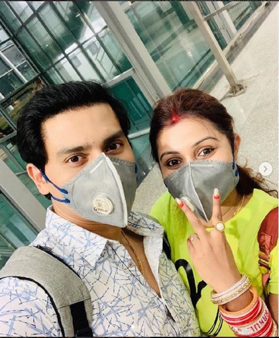 করোনাভাইরাস আতঙ্কের মাঝেই গত মঙ্গলবার থাইল্যান্ডে হানিমুনে গিয়েছেন 'আন্নাকালী' আর 'ব্রজেশ্বর'। মাস্ক পরেই বিমানবন্দর থেকে শেয়ার করেছিলেন সেলফি। করোনাভাইরাস আতঙ্কের মাঝেই গত মঙ্গলবার থাইল্যান্ডে হানিমুনে গিয়েছেন 'আন্নাকালী' আর 'ব্রজেশ্বর'। মাস্ক পরেই বিমানবন্দর থেকে শেয়ার করেছিলেন সেলফি।