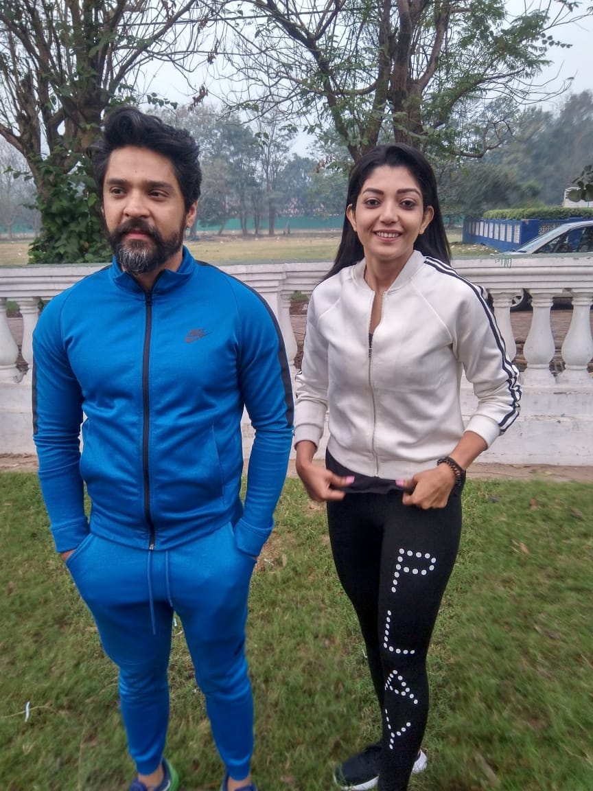 গৌরব চট্টোপাধ্যায় ও দেবলীনা কুমারও উচ্ছ্বসিত এত মানুষের উৎসাহ দেখে। দুজনেই মূলত ওয়েইট ট্রেনিং পছন্দ করলেও একসঙ্গে জিমে যাওয়া তাদের আলাদা করে অনুপ্রেরণা জোগায় , এমনটাই জানালেন তারা। গৌরব চট্টোপাধ্যায় ও দেবলীনা কুমারও উচ্ছ্বসিত এত মানুষের উৎসাহ দেখে। দুজনেই মূলত ওয়েইট ট্রেনিং পছন্দ করলেও একসঙ্গে জিমে যাওয়া তাদের আলাদা করে অনুপ্রেরণা জোগায় , এমনটাই জানালেন তারা।