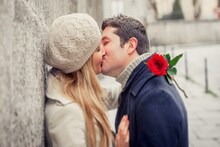 Happy Kiss Day, Happy Valentines Week 2020: চুমু নিয়ে ১০ অজানা তথ্য