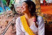 খালি পায়ে চড়লেন সাড়ে ৩ হাজার সিঁড়ি, জাহ্নবীর তিরুপতি দর্শনের ভিডিও ভাইরাল