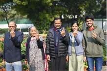 Battle For Delhi: āĻŽāĻž-āĻŦāĻžāĻŦāĻžāĻā§ āϏāĻā§āĻā§ āύāĻŋāϝāĻŧā§ āĻā§āĻ āĻĻāĻŋāϞā§āύ āĻā§āĻāϰāĻŋāĻāϝāĻŧāĻžāϞ Battle For Delhi: āĻŽāĻž-āĻŦāĻžāĻŦāĻžāĻā§ āϏāĻā§āĻā§ āύāĻŋāϝāĻŧā§ āĻā§āĻ āĻĻāĻŋāϞā§āύ āĻā§āĻāϰāĻŋāĻāϝāĻŧāĻžāϞ