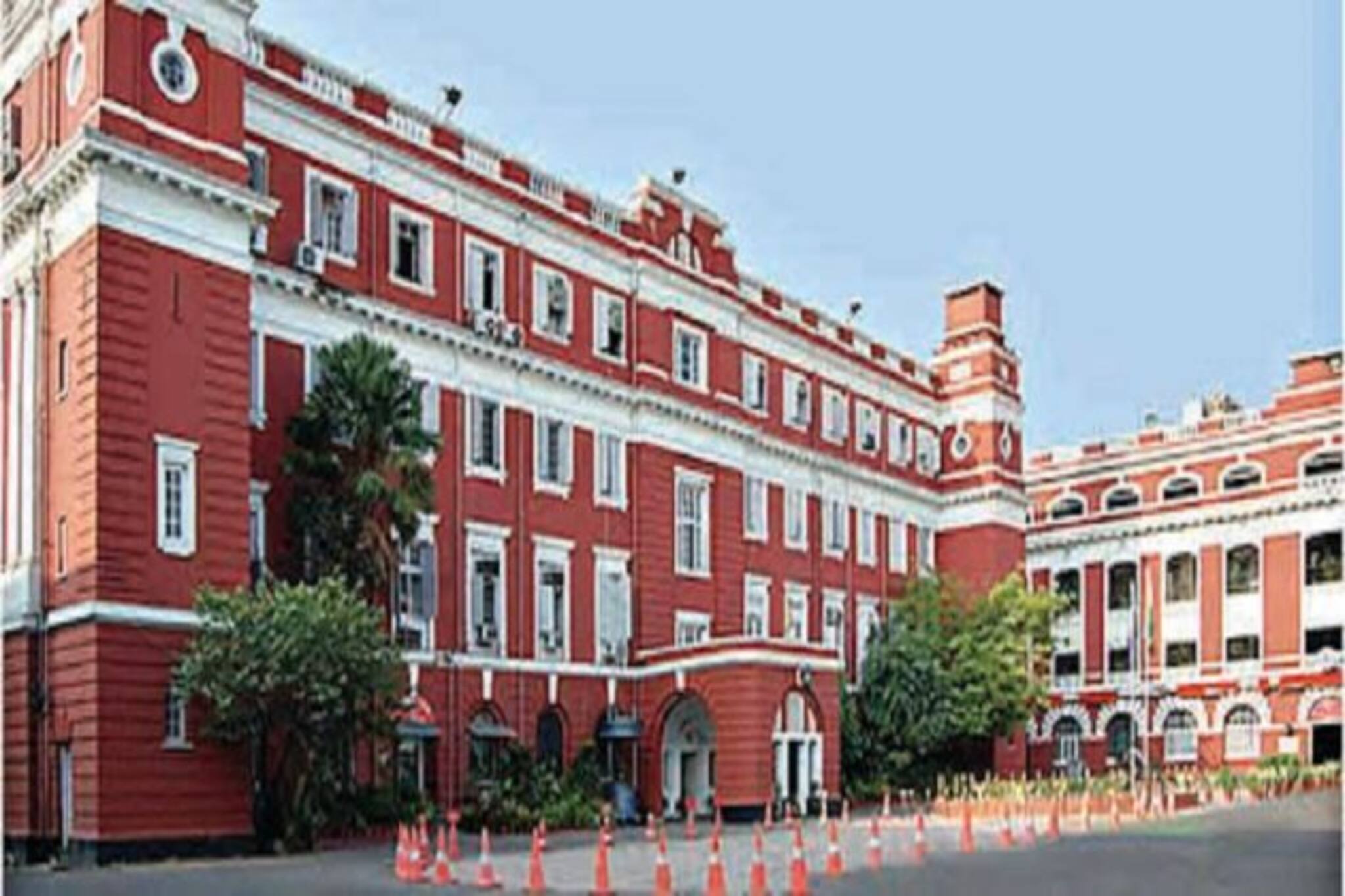 পরীক্ষার্থীদের সাহায্যে এগিয়ে আসা পুলিশকর্মীদের পুরস্কৃত করবে লালবাজার