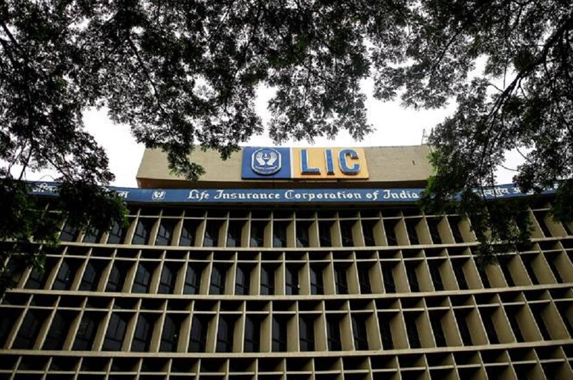 LIC দেশের সবচেয়ে বড় সংস্থার আর্থিক লেনদেনের ক্ষেত্রে ৷ মনে করা হচ্ছে LIC-র IPO আসার পর market capitilozation এর ক্ষেত্রে দেশের সবচেয়ে বড় সংস্থা হতে চলেছে এলআইসি ৷ বর্তমানে মার্কেট ক্যাপের হিসেবে  রিলায়েন্স ইন্ডাস্ট্রিজ লিমিটেড (RIL), TCS সবেচেয়ে উপরে রয়েছে ৷ গত বছরও একাধিক রিপোর্টে দাবি জানানো হয়েছিল যে সরকার এলআইসি-তে তাদের অংশ বিক্রি করে দিতে চলেছে ৷