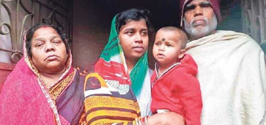 এই পুরো অনুদানই পাওয়ার কথা স্বীকার করেছেন ইল্লিলিলাতে বেহরা ৷ তাঁকে চাকরিও দেওয়ার কথা বলা হয়েছিল ৷ কিন্তু সন্তান ছোট হওয়ায় তিনি এখনই চাকরি নেননি ৷ সন্তানের পাঁচ বছর বয়সে চাকরি নেবেন তিনি এমনটাই জানিয়েছেন ৷ ফলে আরও বছর তিনেক বাদে তিনি চাকরি করবেন ৷ Photo- File এই পুরো অনুদানই পাওয়ার কথা স্বীকার করেছেন ইল্লিলিলাতে বেহরা ৷ তাঁকে চাকরিও দেওয়ার কথা বলা হয়েছিল ৷ কিন্তু সন্তান ছোট হওয়ায় তিনি এখনই চাকরি নেননি ৷ সন্তানের পাঁচ বছর বয়সে চাকরি নেবেন তিনি এমনটাই জানিয়েছেন ৷ ফলে আরও বছর তিনেক বাদে তিনি চাকরি করবেন ৷ Photo- File
