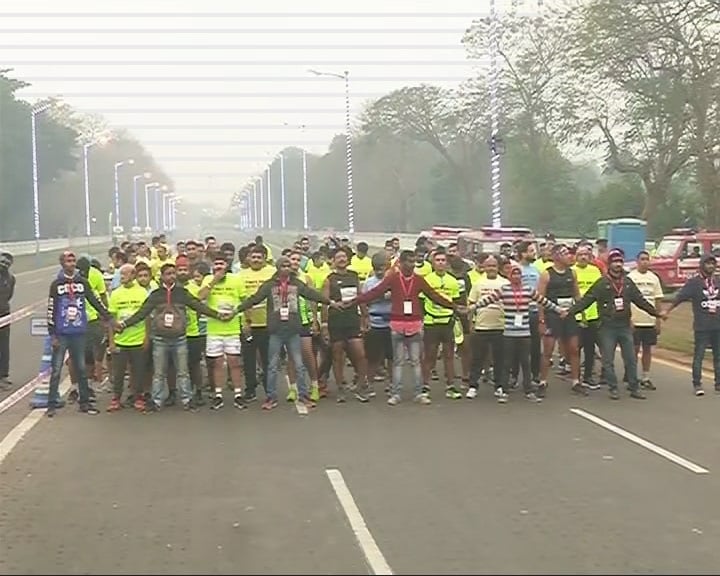 ইন্ডাস্ট্রির ফার্স্ট ম্যান এর দাবী, অভিনেতা - অভিনেত্রীরা শুধু নয় , সাধারণ মানুষদেরও স্বাস্থ্য সচেতন হওয়া দরকার , এধরনের আয়োজন তাতে উৎসাহ যোগাবে। ইন্ডাস্ট্রির ফার্স্ট ম্যান এর দাবী, অভিনেতা - অভিনেত্রীরা শুধু নয় , সাধারণ মানুষদেরও স্বাস্থ্য সচেতন হওয়া দরকার , এধরনের আয়োজন তাতে উৎসাহ যোগাবে।