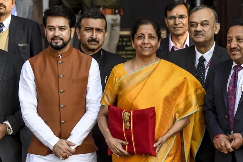কোন জিনিসের দাম কমল এবং কোন জিনিসের দাম বাড়ল। যে কোনও বাজেটে সাধারণ মানুষের কাছে এগুলিই সবচেয়ে বেশি গুরুত্বপূ্র্ণ৷ জিএসটি লাগু হওয়ার পর থেকে নিত্যদিনের প্রয়োজনীয় দ্রব্যের দামের উপর বাজেটের সেরকম প্রভাব পড়েনি ৷ ২০২০ বাজেটের পর কোন জিনিসের কত দাম বাড়ল বা কমল দেখে নিন একনজরে