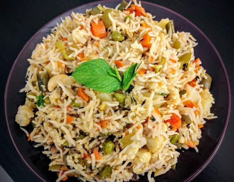 নিরামিষে থাছে পোলাও 